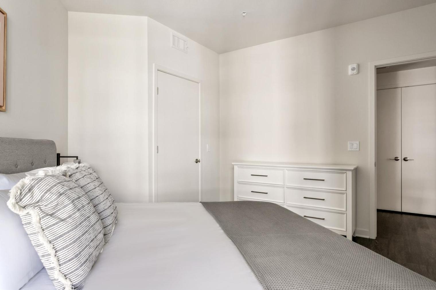 Woodland Hills 1br W Gym Pool Nr 101 Lax-831